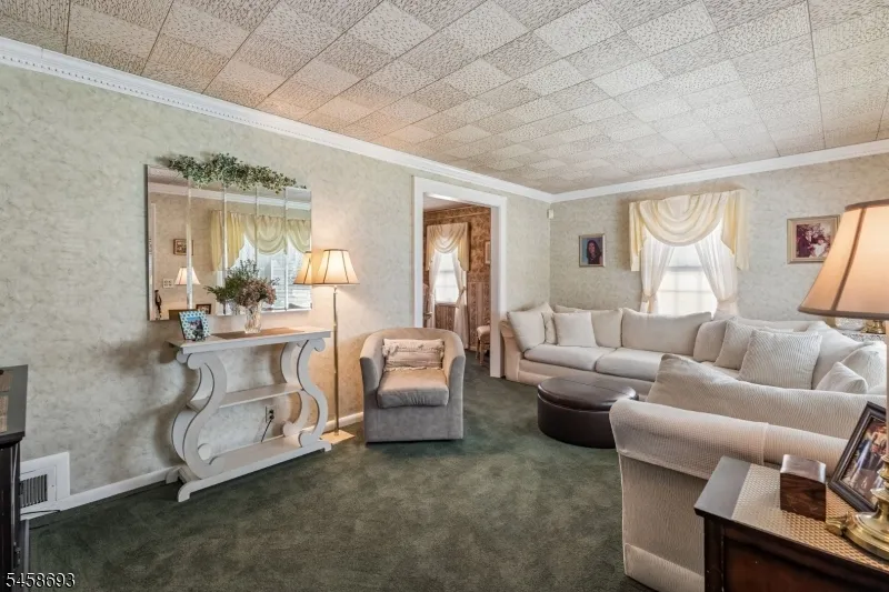 25 Swan Rd Livingston, NJ 07039