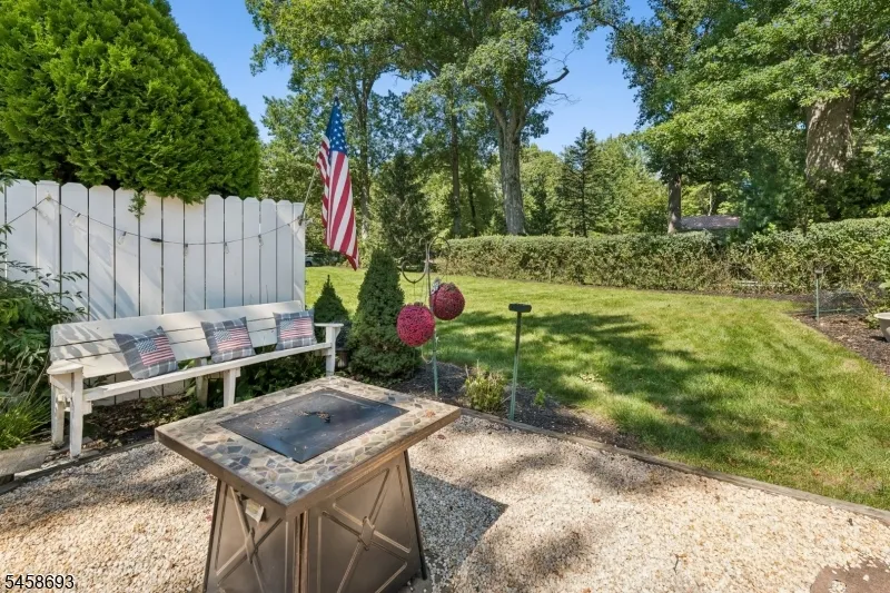 25 Swan Rd Livingston, NJ 07039