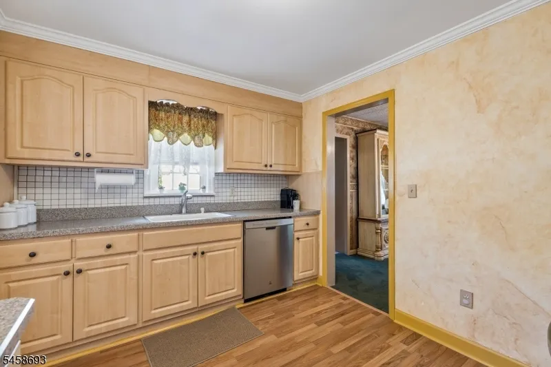 25 Swan Rd Livingston, NJ 07039