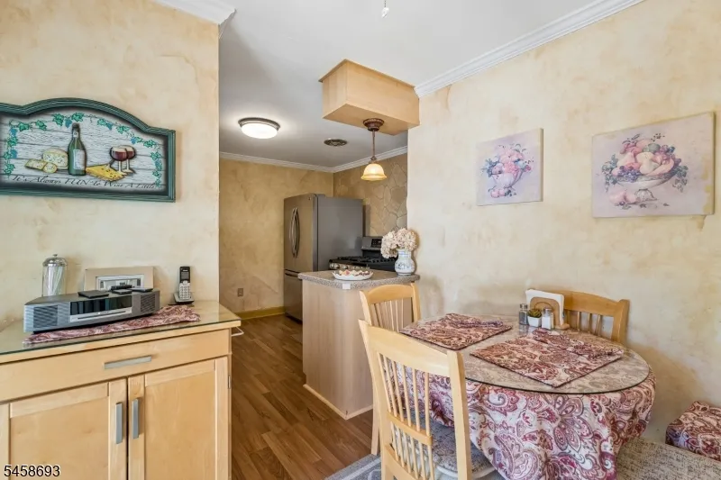 25 Swan Rd Livingston, NJ 07039