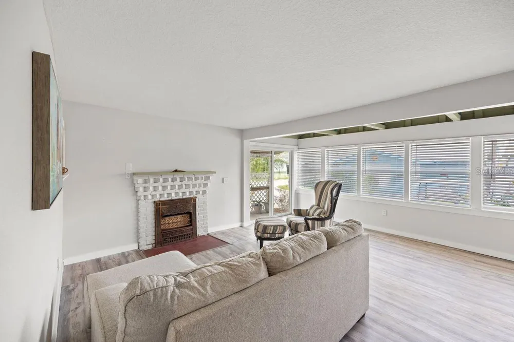 60 BRADEN CASTLE DRIVE Bradenton, FL 34208