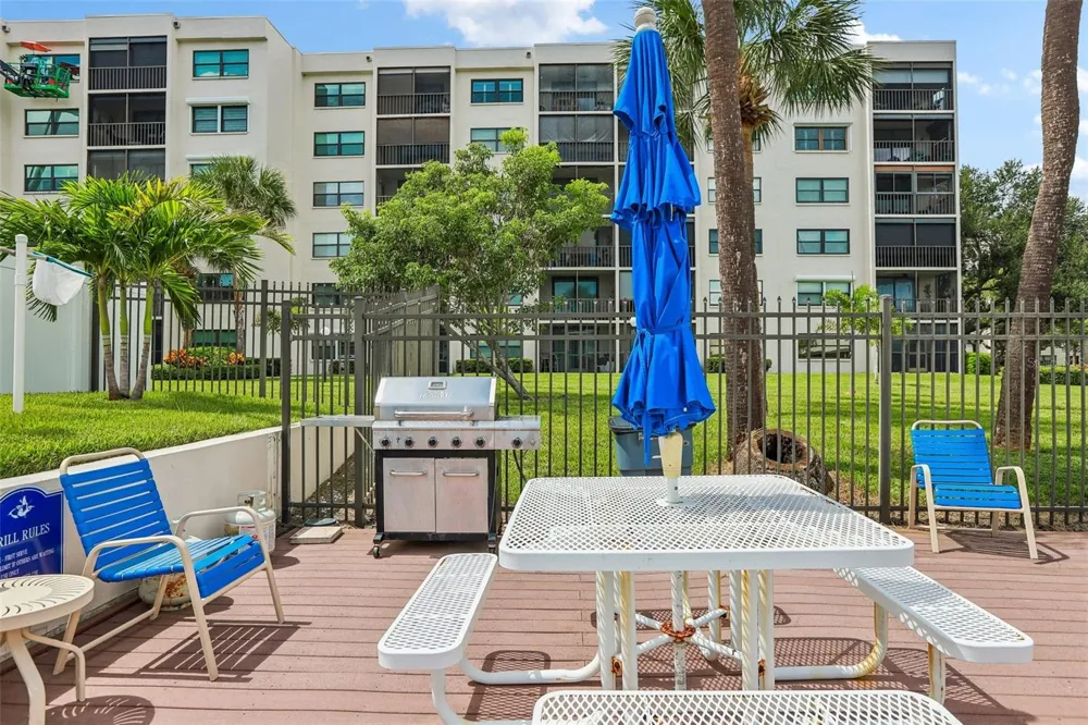 1332 PASADENA AVENUE S #207 South Pasadena, FL 33707