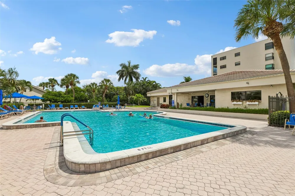 1332 PASADENA AVENUE S #207 South Pasadena, FL 33707