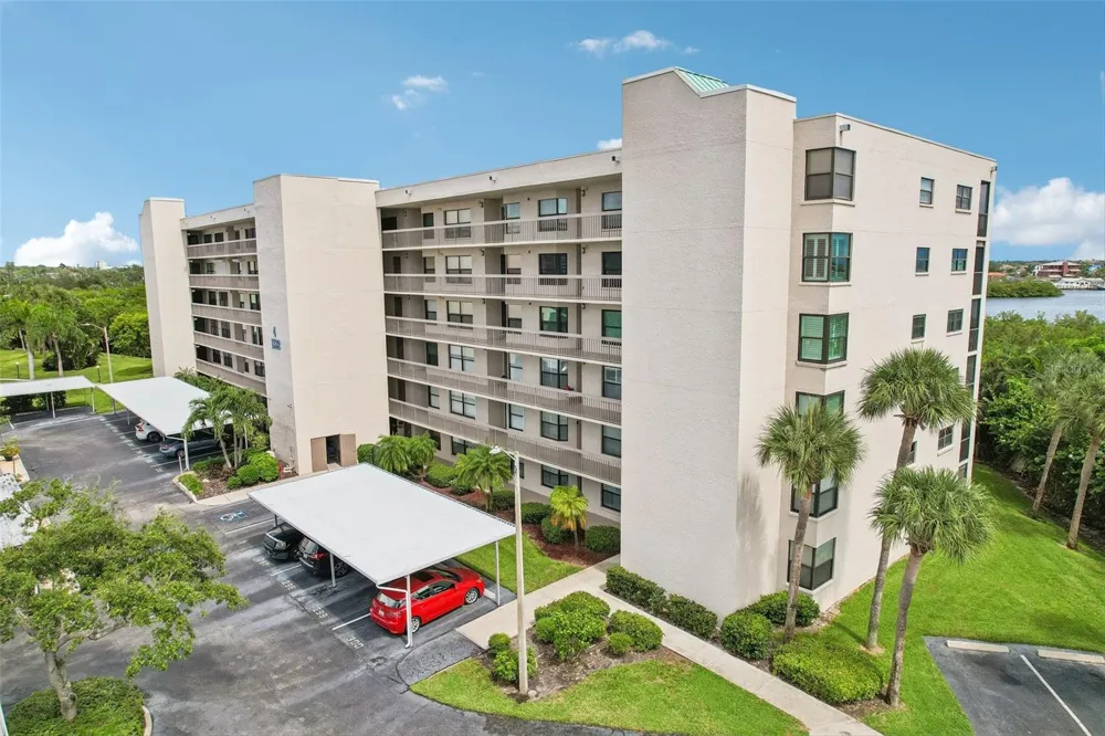1332 PASADENA AVENUE S #207 South Pasadena, FL 33707
