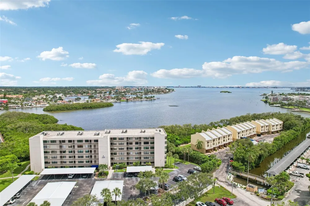 1332 PASADENA AVENUE S #207 South Pasadena, FL 33707