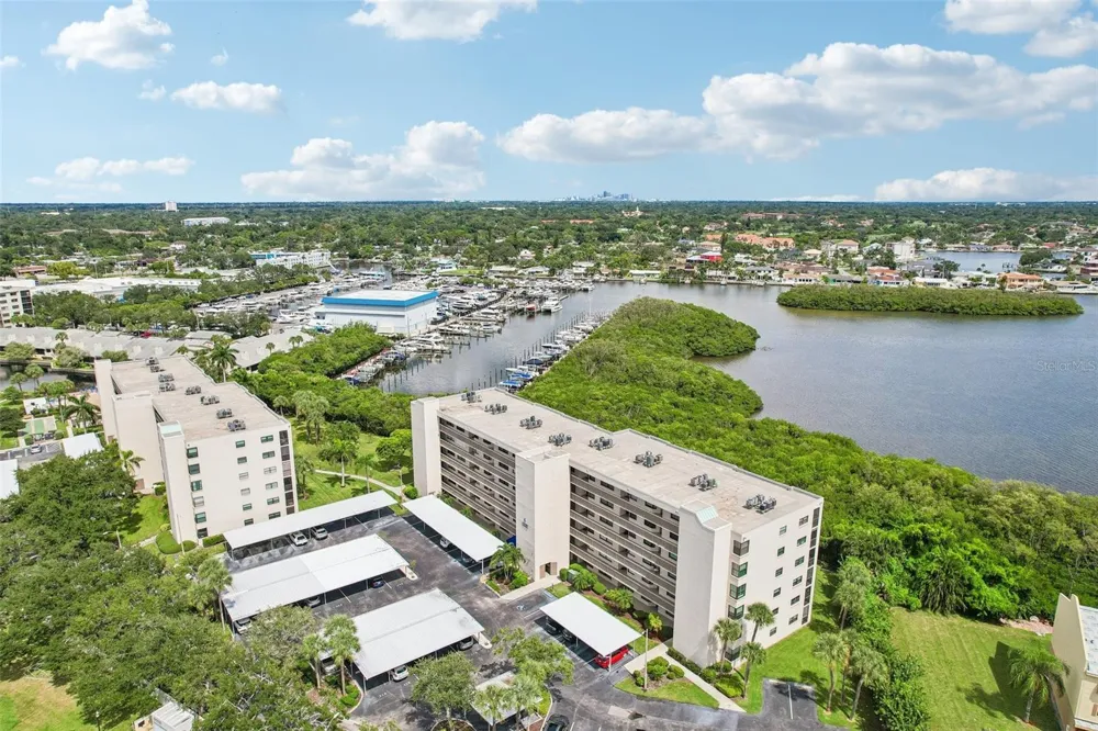 1332 PASADENA AVENUE S #207 South Pasadena, FL 33707