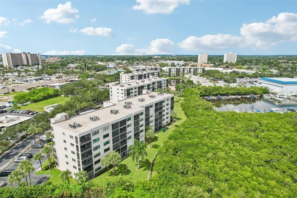 1332 PASADENA AVENUE S #207 South Pasadena, FL 33707