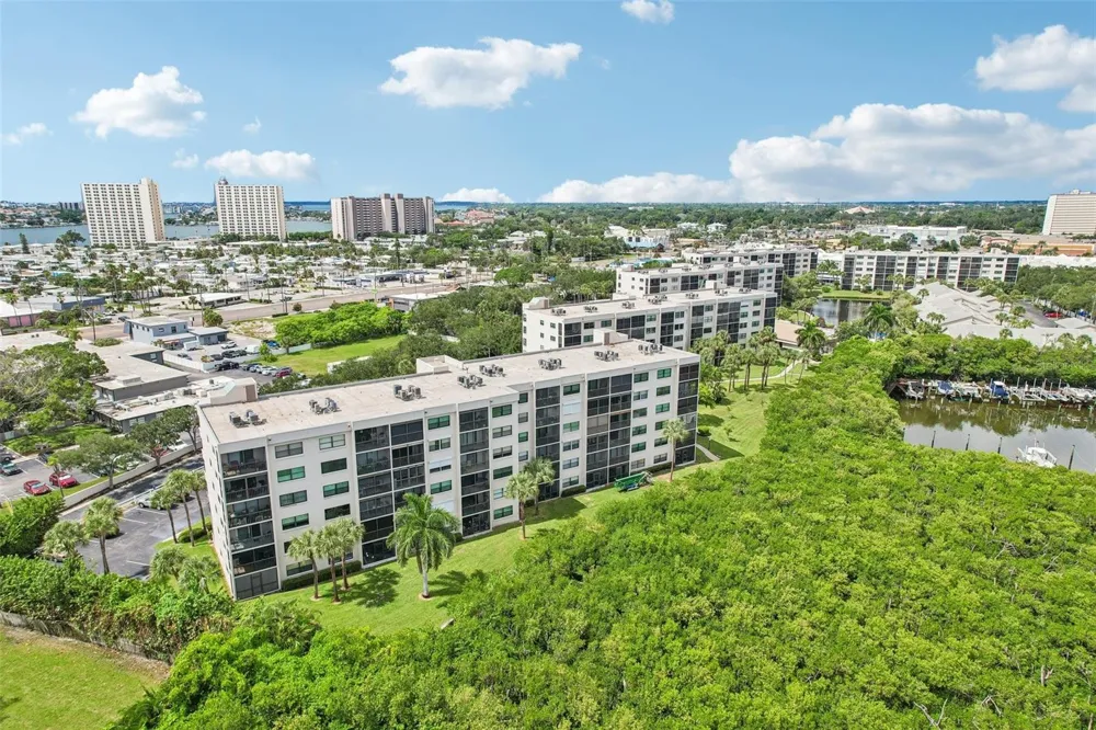 1332 PASADENA AVENUE S #207 South Pasadena, FL 33707