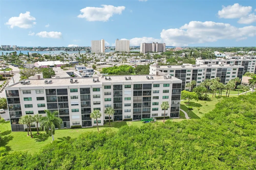 1332 PASADENA AVENUE S #207 South Pasadena, FL 33707