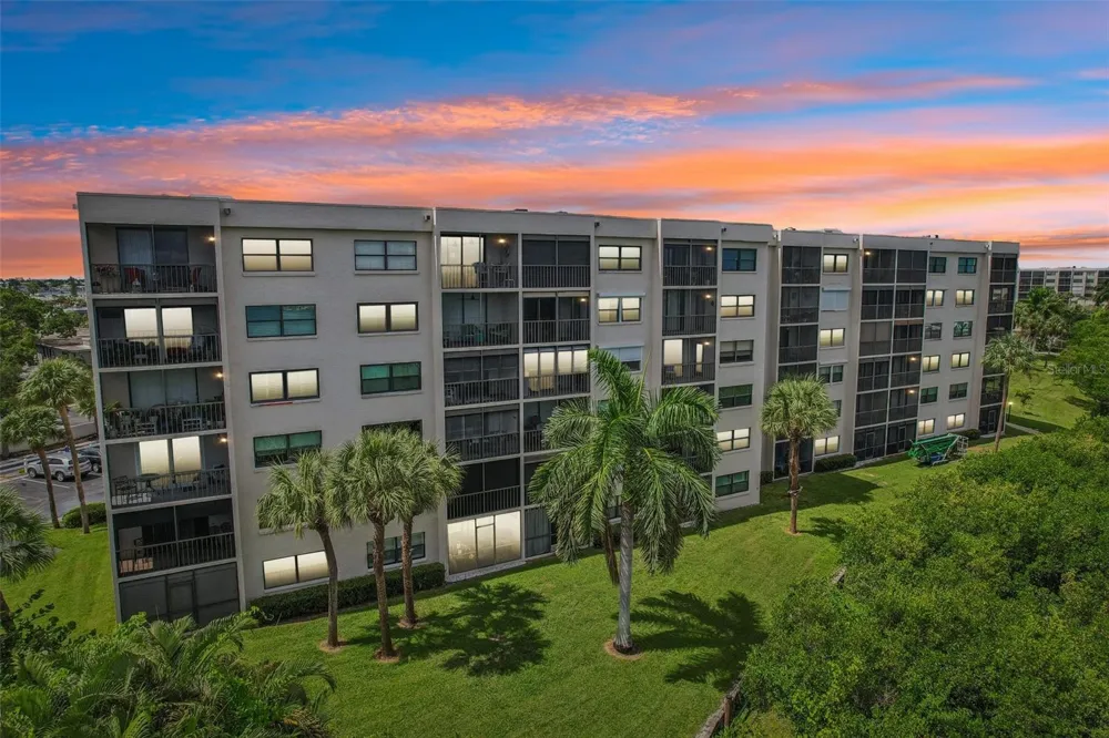 1332 PASADENA AVENUE S #207 South Pasadena, FL 33707