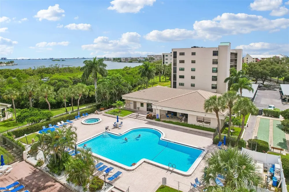 1332 PASADENA AVENUE S #207 South Pasadena, FL 33707