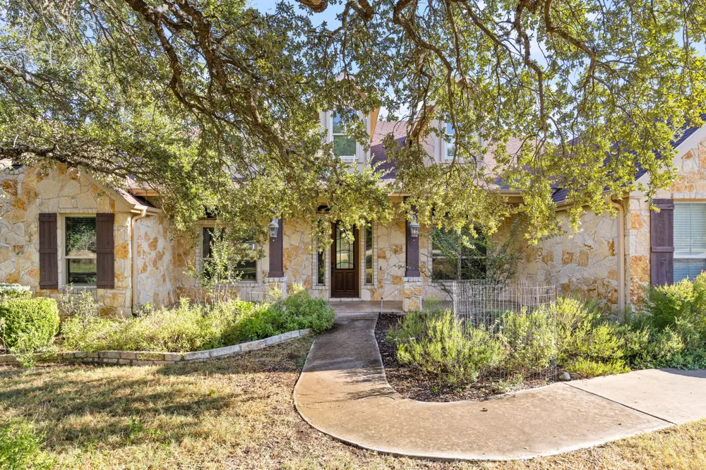 275 Lonely Pine Cove Driftwood, TX 78619