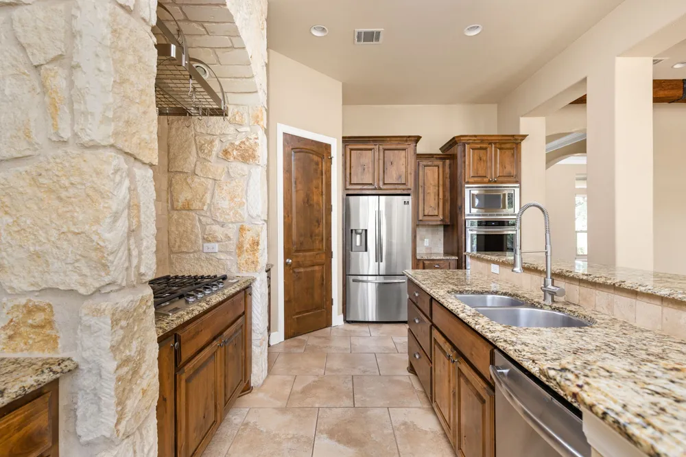 275 Lonely Pine Cove Driftwood, TX 78619