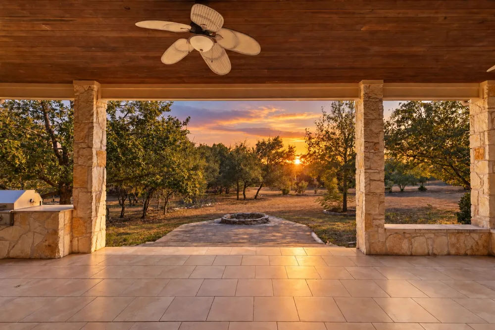 275 Lonely Pine Cove Driftwood, TX 78619