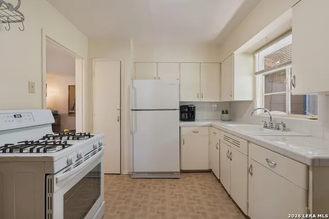 526 Sumner Dr San Antonio, TX 78209