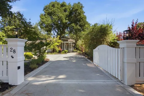 28 Holbrook Lane