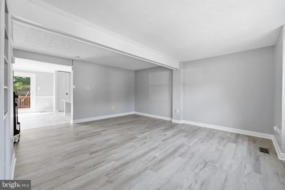 142 FAIRFIELD DRIVE Frederick, MD 21702