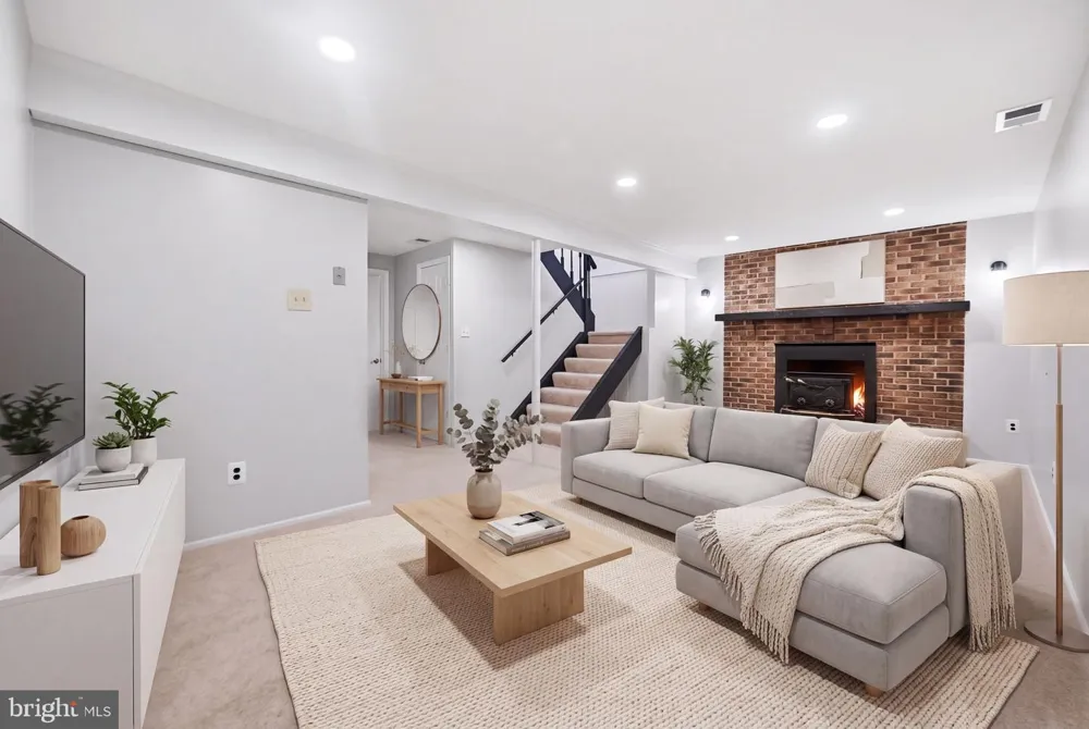 142 FAIRFIELD DRIVE Frederick, MD 21702