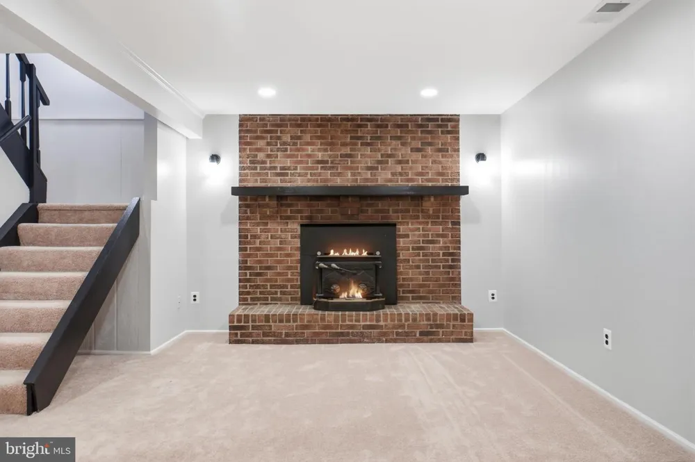 142 FAIRFIELD DRIVE Frederick, MD 21702