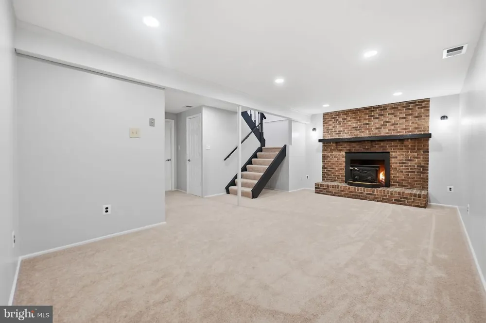 142 FAIRFIELD DRIVE Frederick, MD 21702