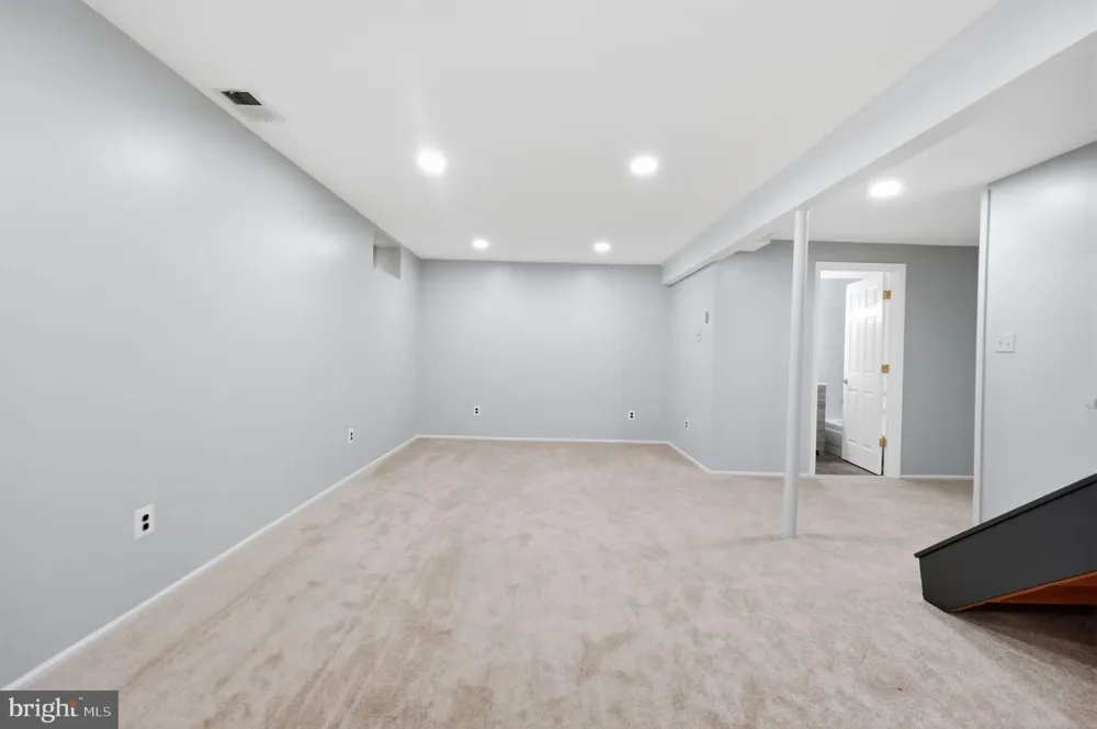 142 FAIRFIELD DRIVE Frederick, MD 21702