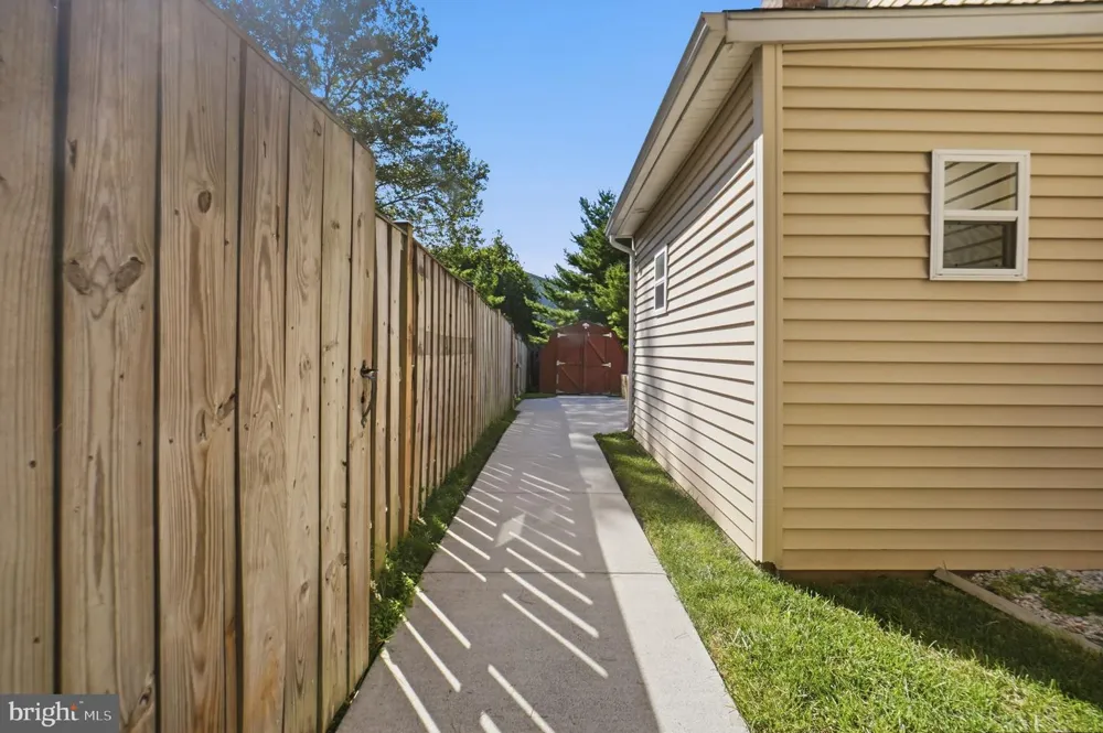 142 FAIRFIELD DRIVE Frederick, MD 21702