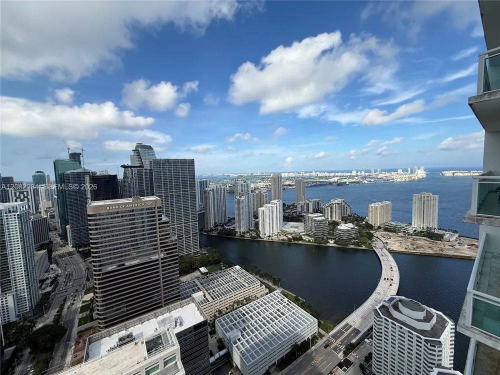 950 Brickell Bay Dr #5202 Miami, FL 33131