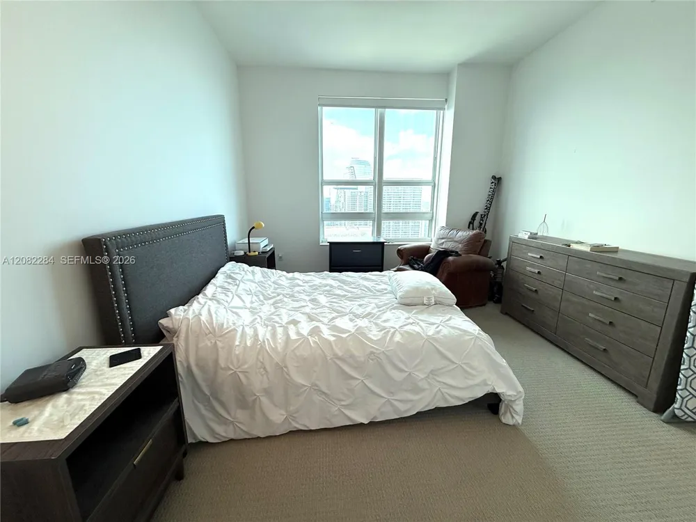 950 Brickell Bay Dr #5202 Miami, FL 33131
