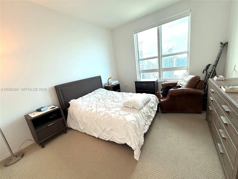 950 Brickell Bay Dr #5202 Miami, FL 33131