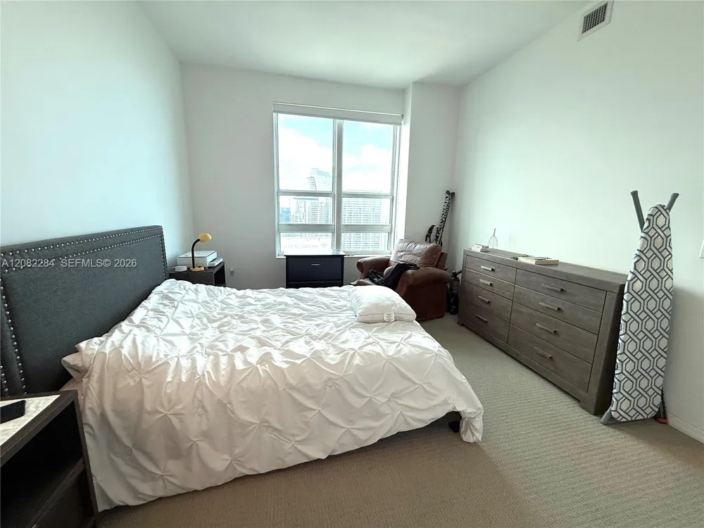 950 Brickell Bay Dr #5202 Miami, FL 33131