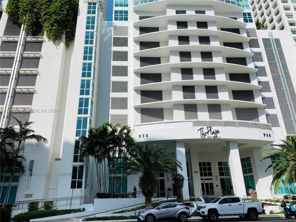 950 Brickell Bay Dr #5202 Miami, FL 33131