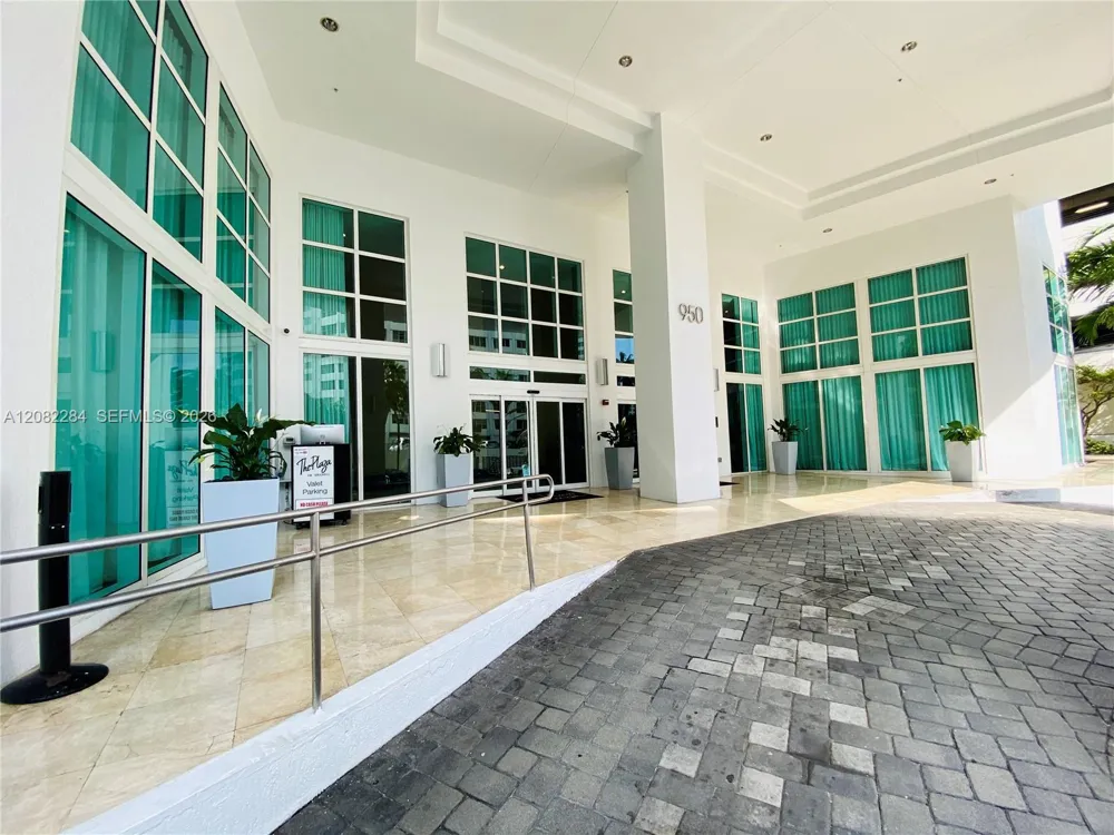 950 Brickell Bay Dr #5202 Miami, FL 33131