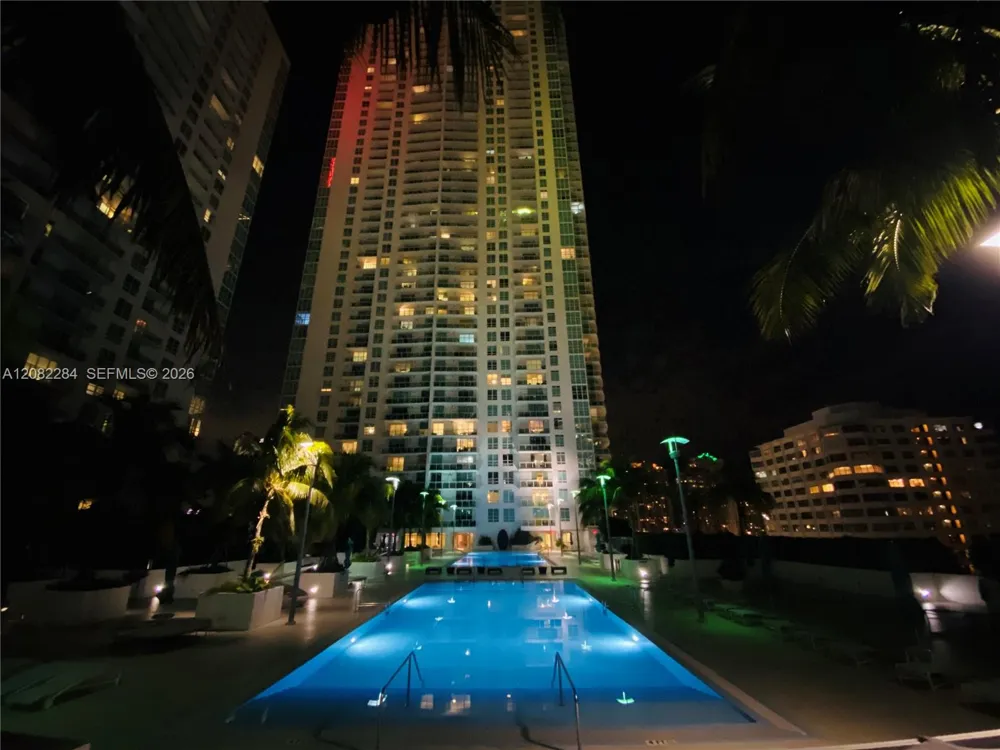 950 Brickell Bay Dr #5202 Miami, FL 33131