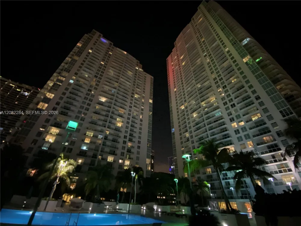 950 Brickell Bay Dr #5202 Miami, FL 33131