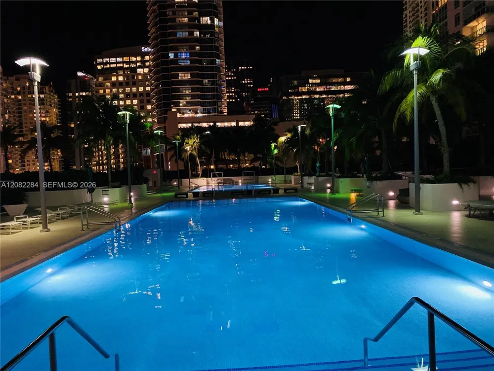 950 Brickell Bay Dr #5202 Miami, FL 33131