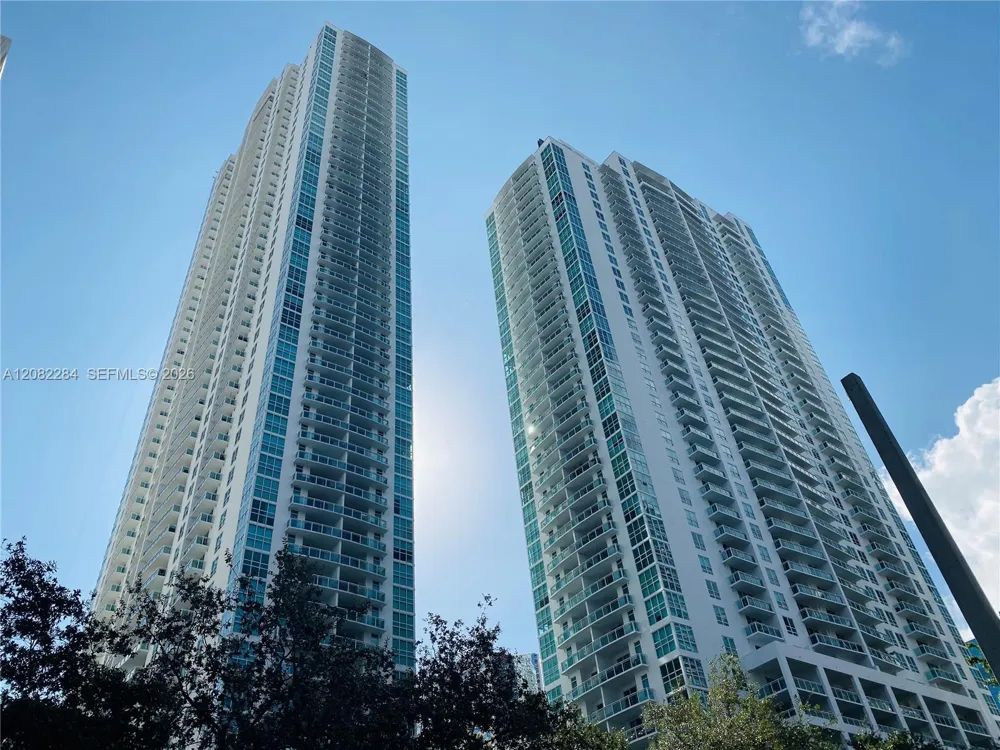 950 Brickell Bay Dr #5202 Miami, FL 33131