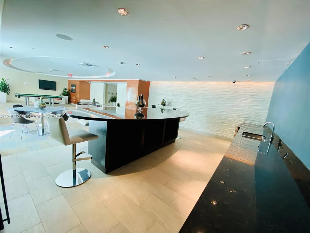 950 Brickell Bay Dr #5202 Miami, FL 33131