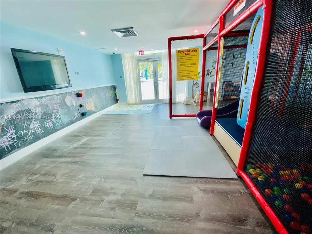 950 Brickell Bay Dr #5202 Miami, FL 33131
