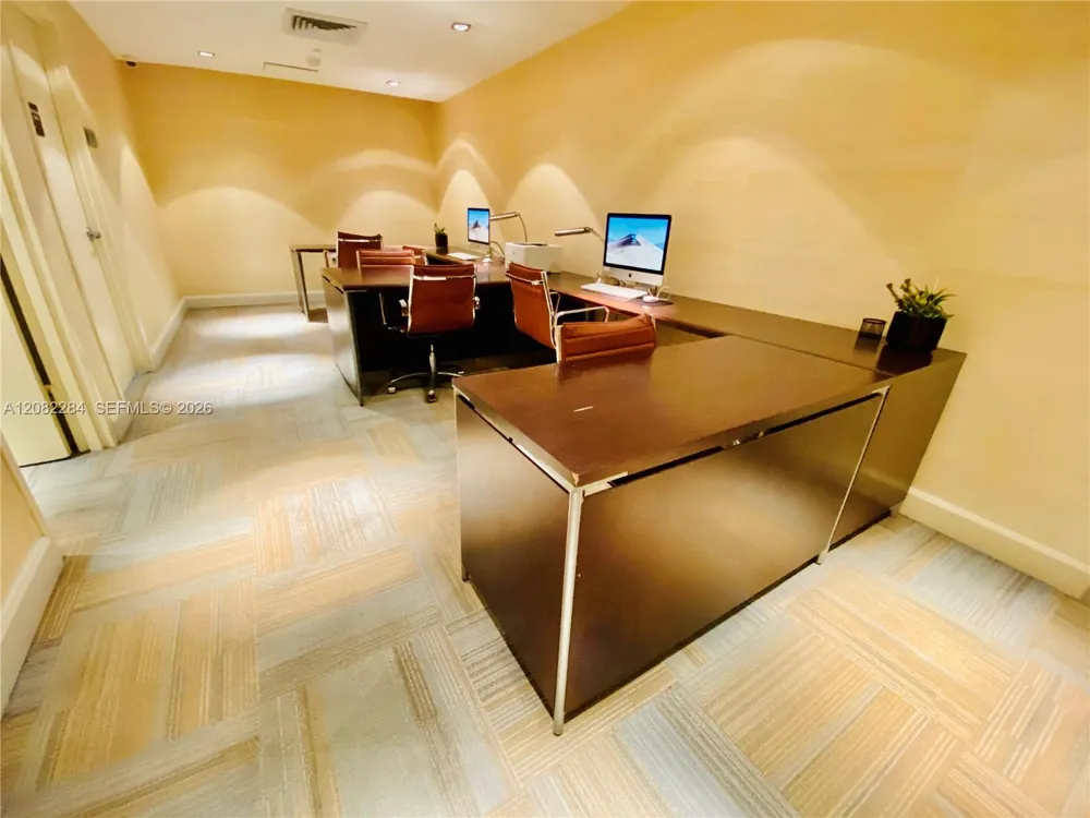 950 Brickell Bay Dr #5202 Miami, FL 33131