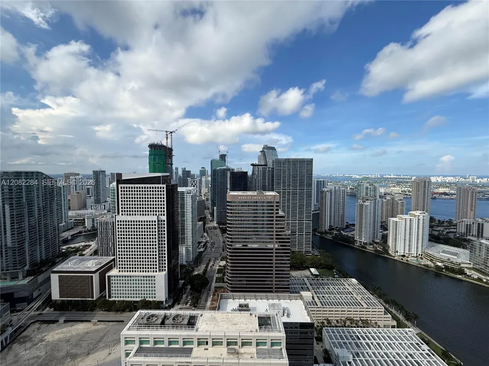 950 Brickell Bay Dr #5202 Miami, FL 33131