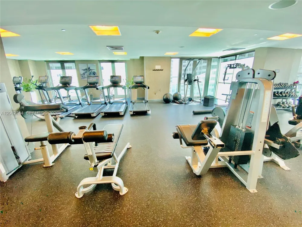 950 Brickell Bay Dr #5202 Miami, FL 33131
