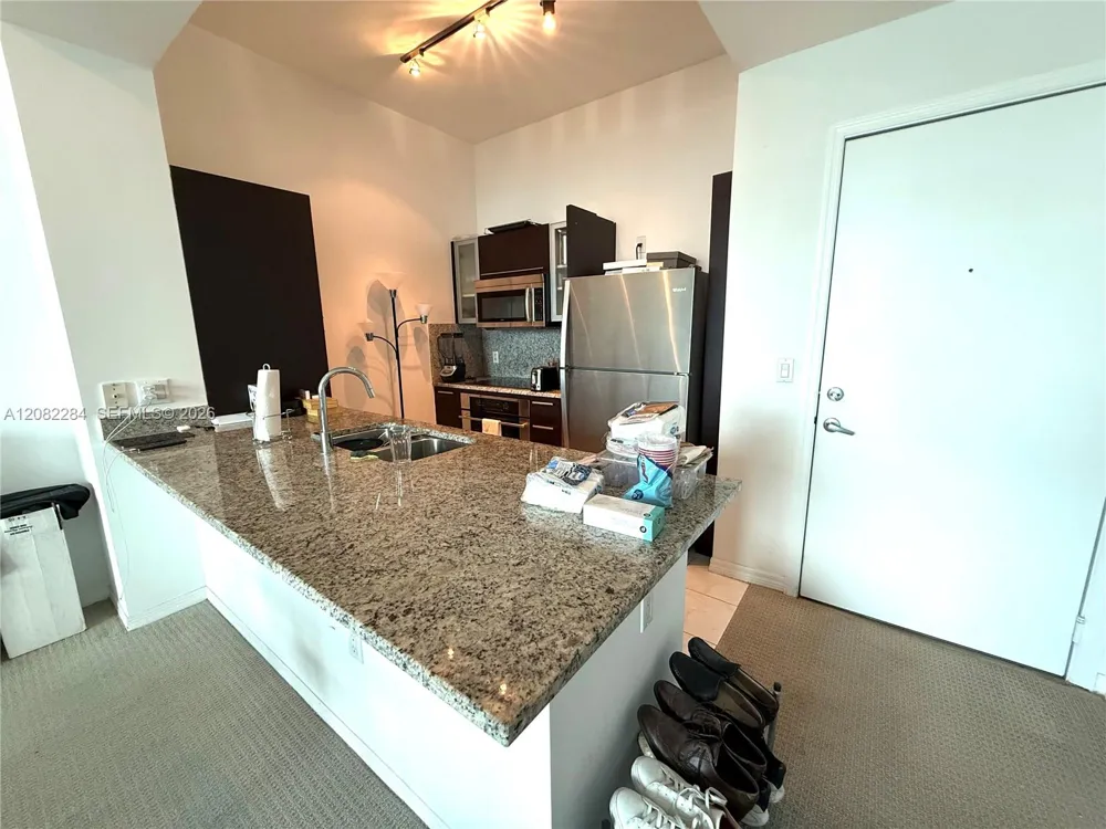950 Brickell Bay Dr #5202 Miami, FL 33131