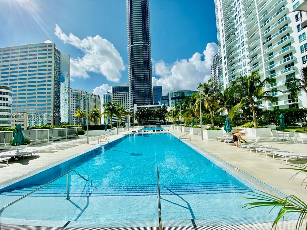 950 Brickell Bay Dr #5202 Miami, FL 33131