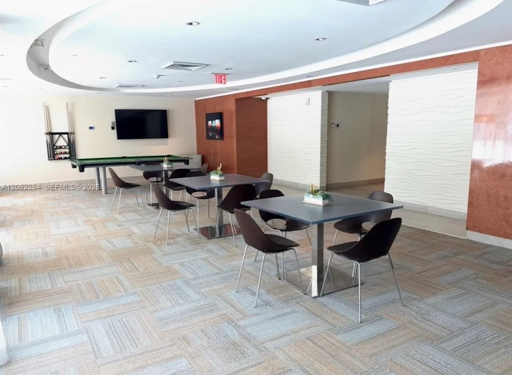 950 Brickell Bay Dr #5202 Miami, FL 33131