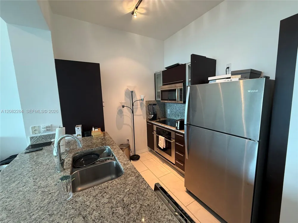 950 Brickell Bay Dr #5202 Miami, FL 33131