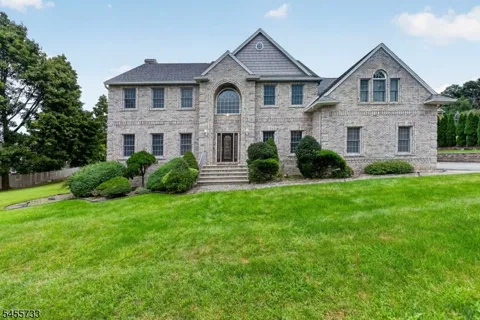 24 Pine Brook Rd