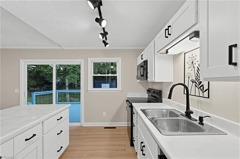 124 Oak Ridge Drive Mount Airy, NC 27030