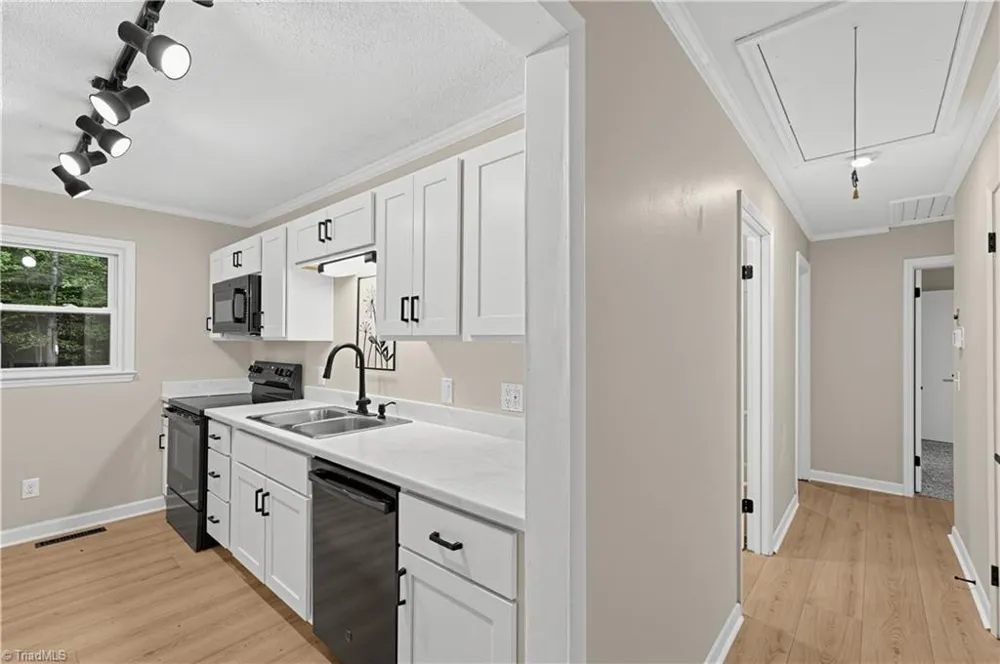 124 Oak Ridge Drive Mount Airy, NC 27030
