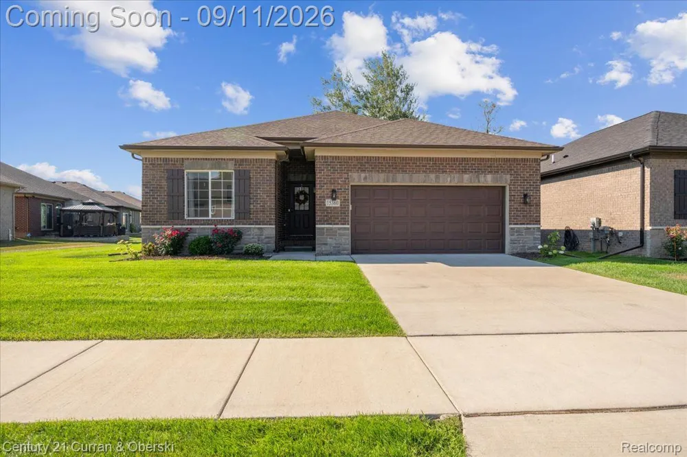 15360 Eton Pointe Drive #37 Clinton Charter Township, MI 48035