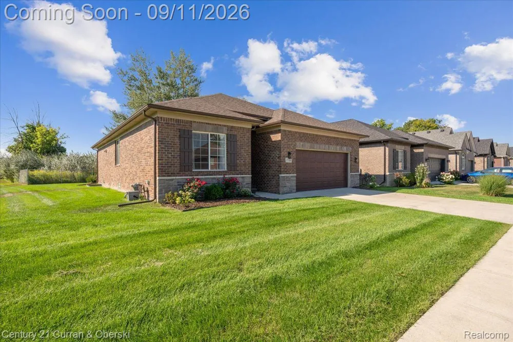15360 Eton Pointe Drive #37 Clinton Charter Township, MI 48035